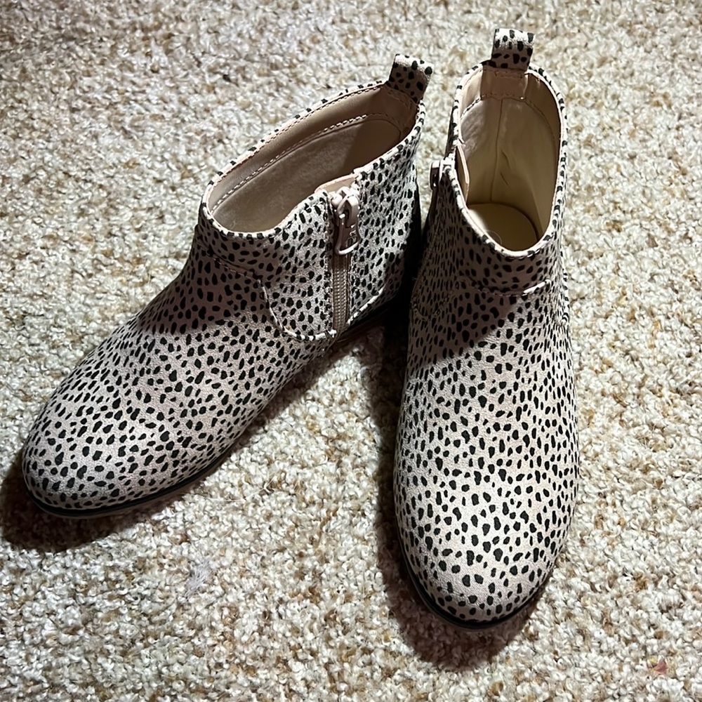 Kids Size 12 Cat & Jack leopard booties.